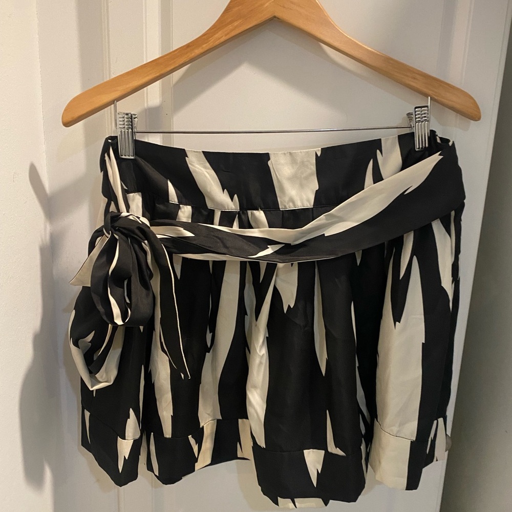 Flirty Mini skirt in black and white
